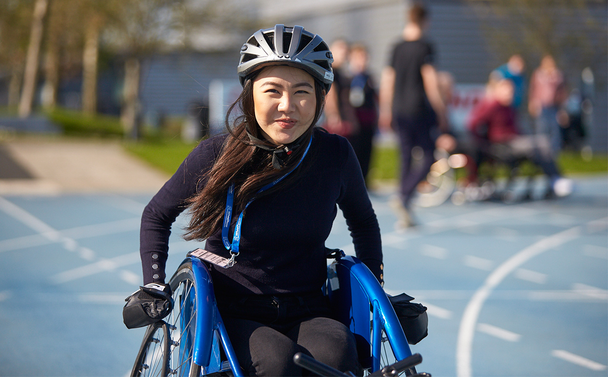 Jasmine Chan, Stewarts - ISU Games 2019 - trying wheelchair track racing